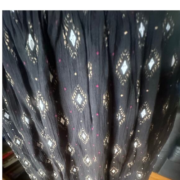 Mudd Boho Smocked Waist Mini Skirt – Black & White Pattern - Picture 3 of 5